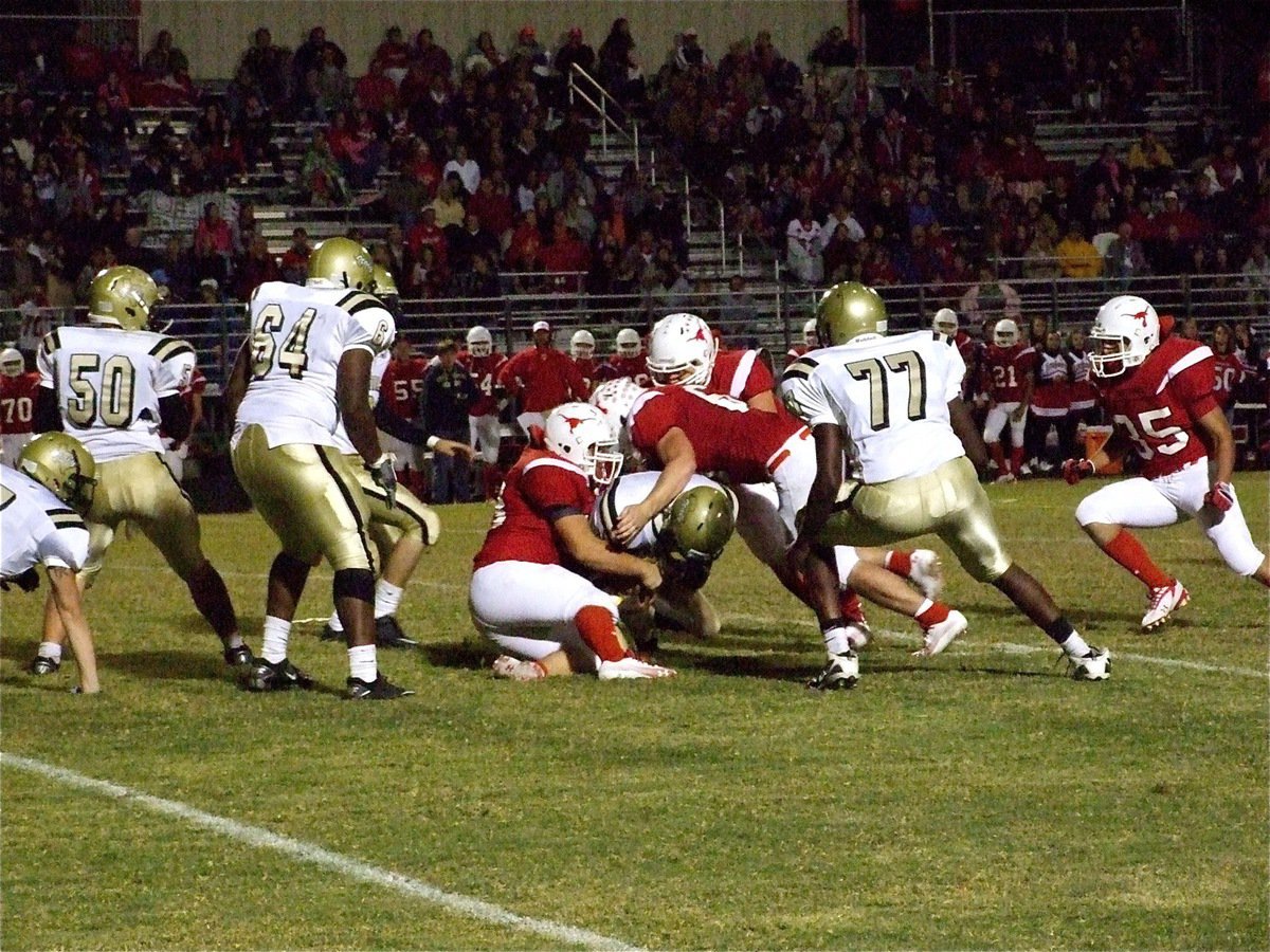 Image: Penned in — The Longhorns defense corrals Jasenio Anderson(11) near the line-of-scrimmage.