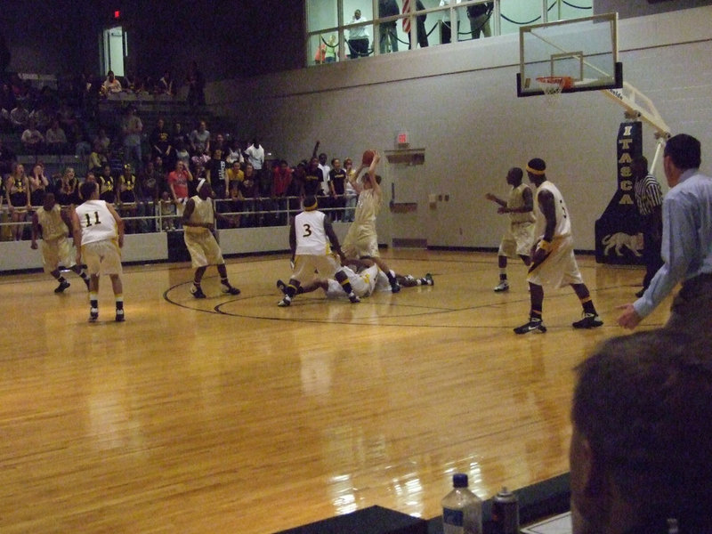 Image: Standing tall — The Gladiators almost conquered the Cats on Itasca’s home floor.