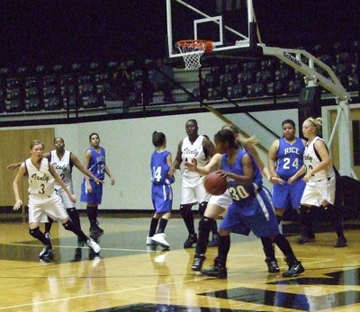 Image: Lady Gladiators Search For The Ball — Lady Bulldog #30 Bree Lawrence earned 5 points on Friday night.