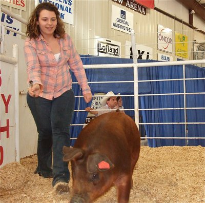 Image: Molly Haight — Molly Haight works hard in the sale ring to help her hog put it’s best hoof forward.