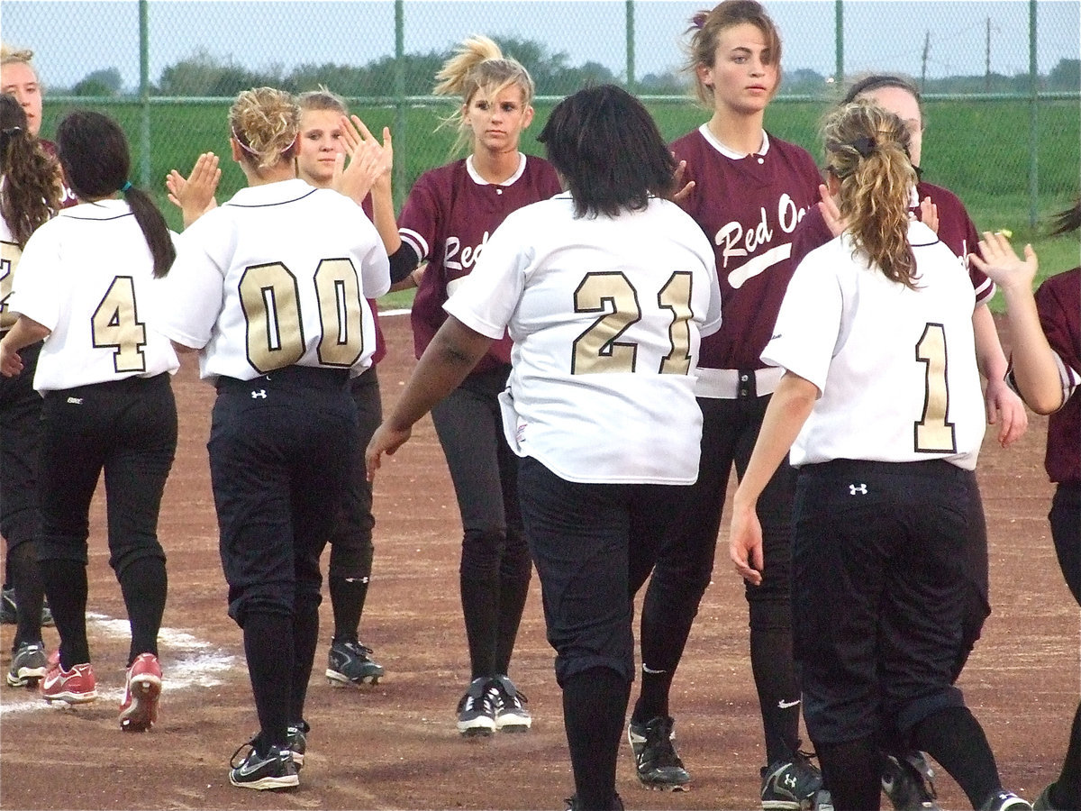 Image: Good sports — Italy and Red Oak congratulate one another on a hard fought game.