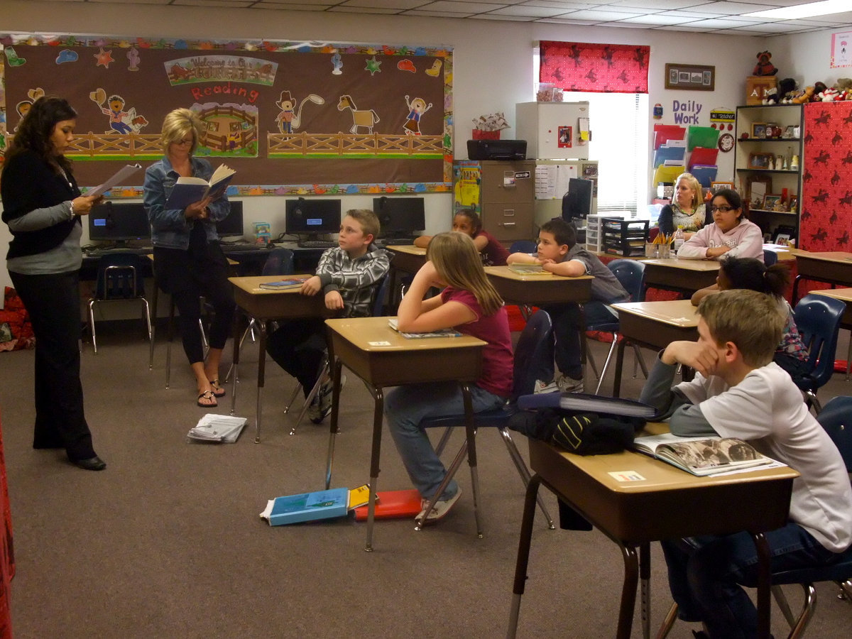 Image: Tina Richards and Leslie Allen — Side by side, Tina and Leslie read in English and Spanish to the first graders.