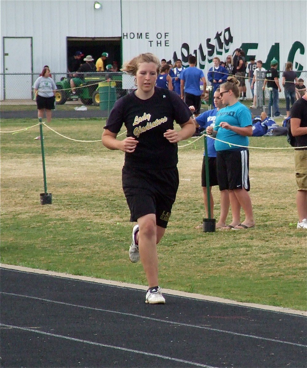 Image: Imke doing her part — Italy’s Imke Klindworth finishes in 5th place during the 1600 meter run.