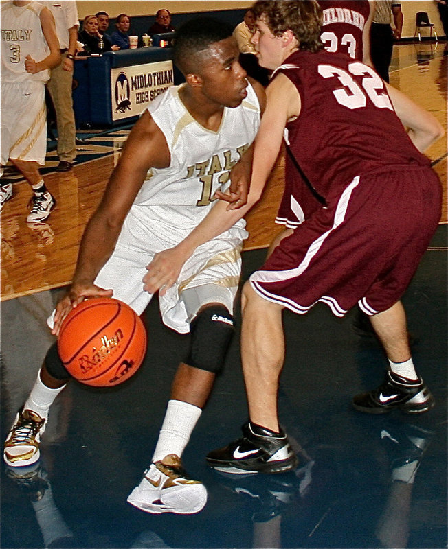 Image: By air and on land — Gladiator point guard Jasenio Anderson(11) helps Italy move past Mildred for the Area Championship.