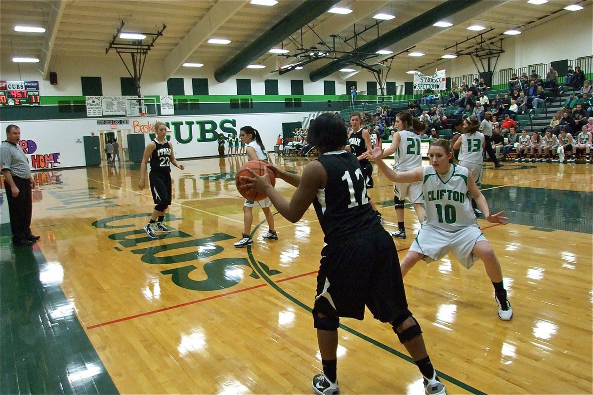 Image: Chante to pass — Lady Gladiator Chante Birdsong(12) looks for an open teammate.