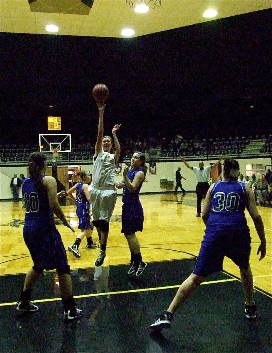 Image: Making a move — Italy’s Kaitlyn Rossa(3) slips inside to score between Lady Wildcat defenders.