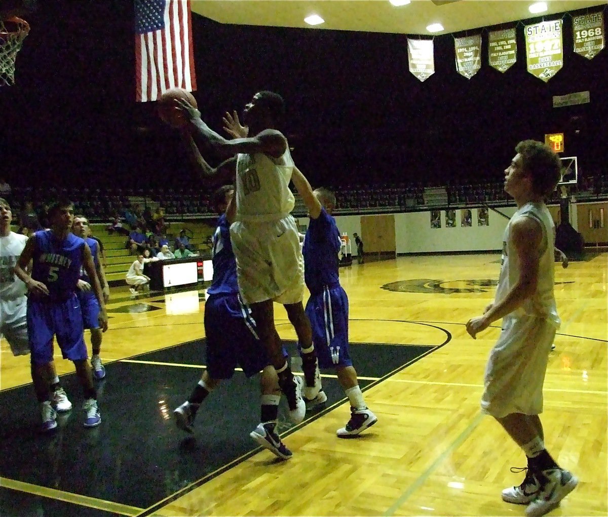 Image: Nice move — Gladiator Devonta Simmons(10) turns and scores against the Wildcats.