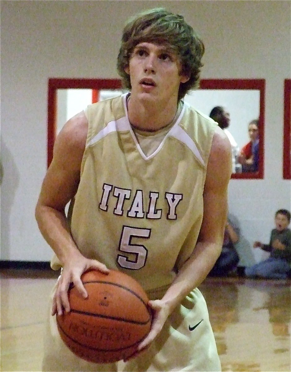 Image: A Gladiator close up — Gladiator Colton Campbell(5) takes a look from the foul line during the Italy vs. Axtell game. Italy wins it in the Longhorns’ own back pasture, 65-43.