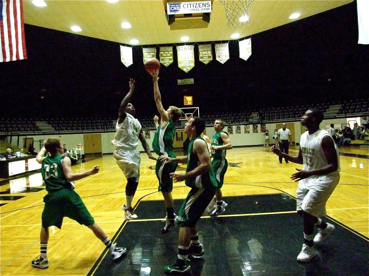 Image: Beast mode — Italy’s Jasenio “Beast” Anderson(11) lofts the ball toward the rim as teammate Larry Mayberry(13) moves in for some of the action.