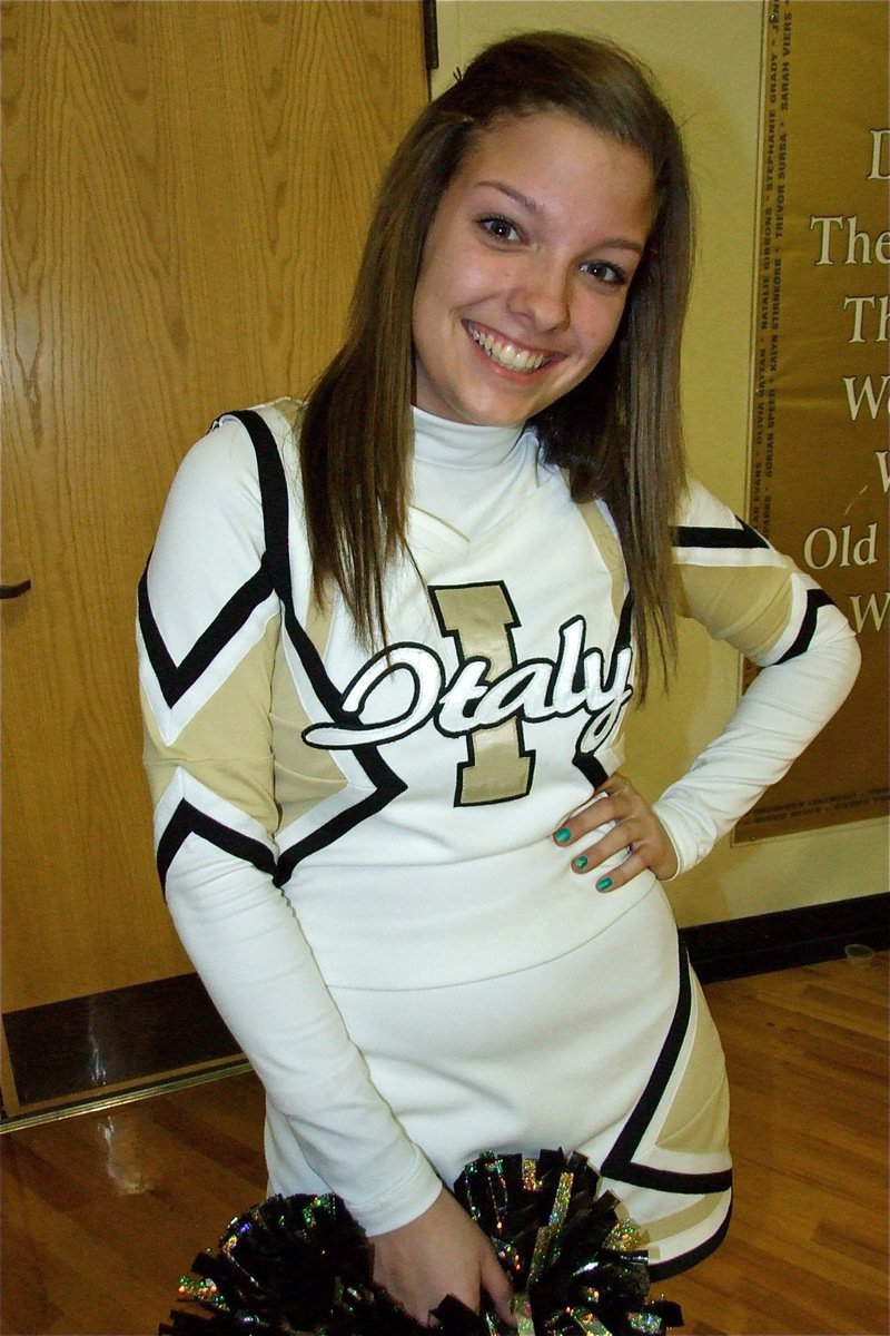 Image: Cheeriator — Italy High School Cheerleader, Morgan Cockerham, cheers up the crowd!