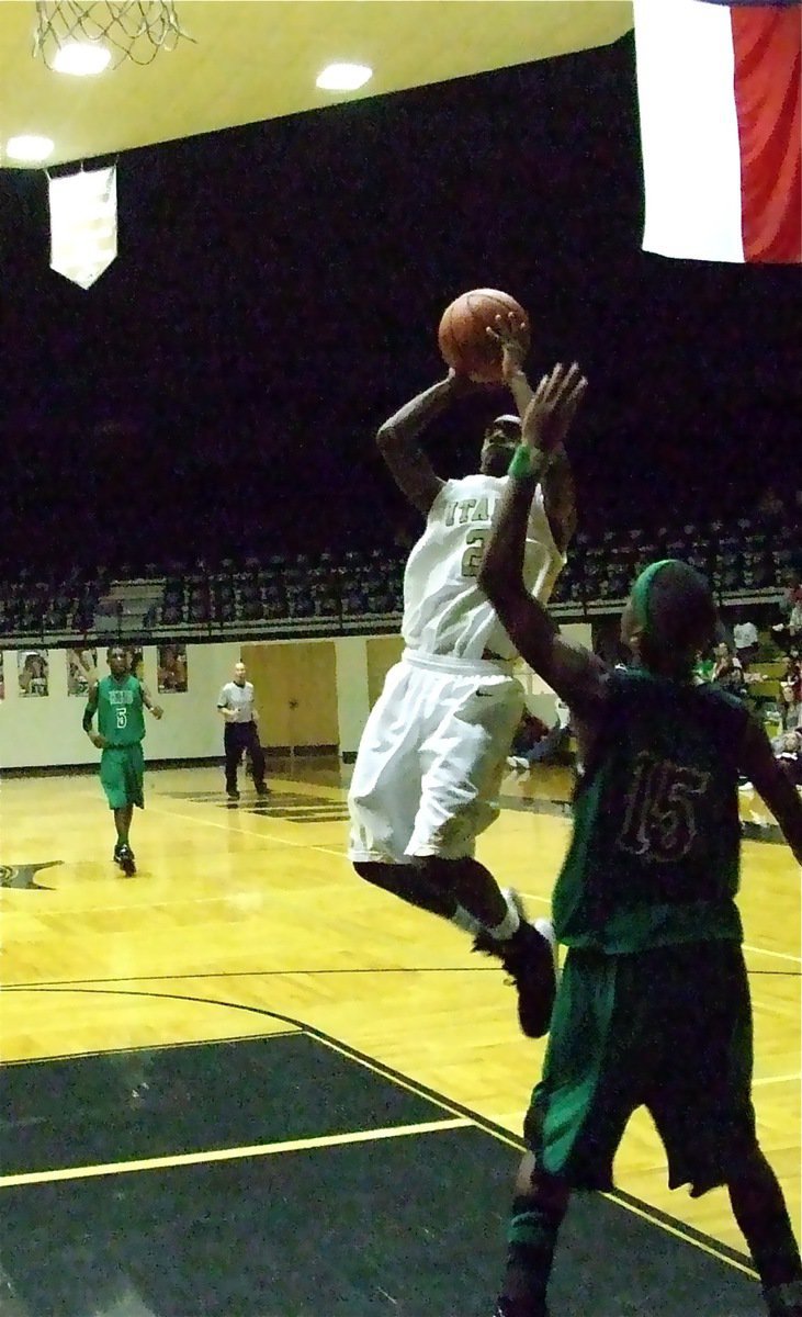 Image: Count it — Heath Clemons(2) was in the air and on his game against Kerens.