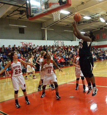 Image: Unstoppable! — Lady Gladiator Jimesha Reed(40) is unstoppable in the paint.