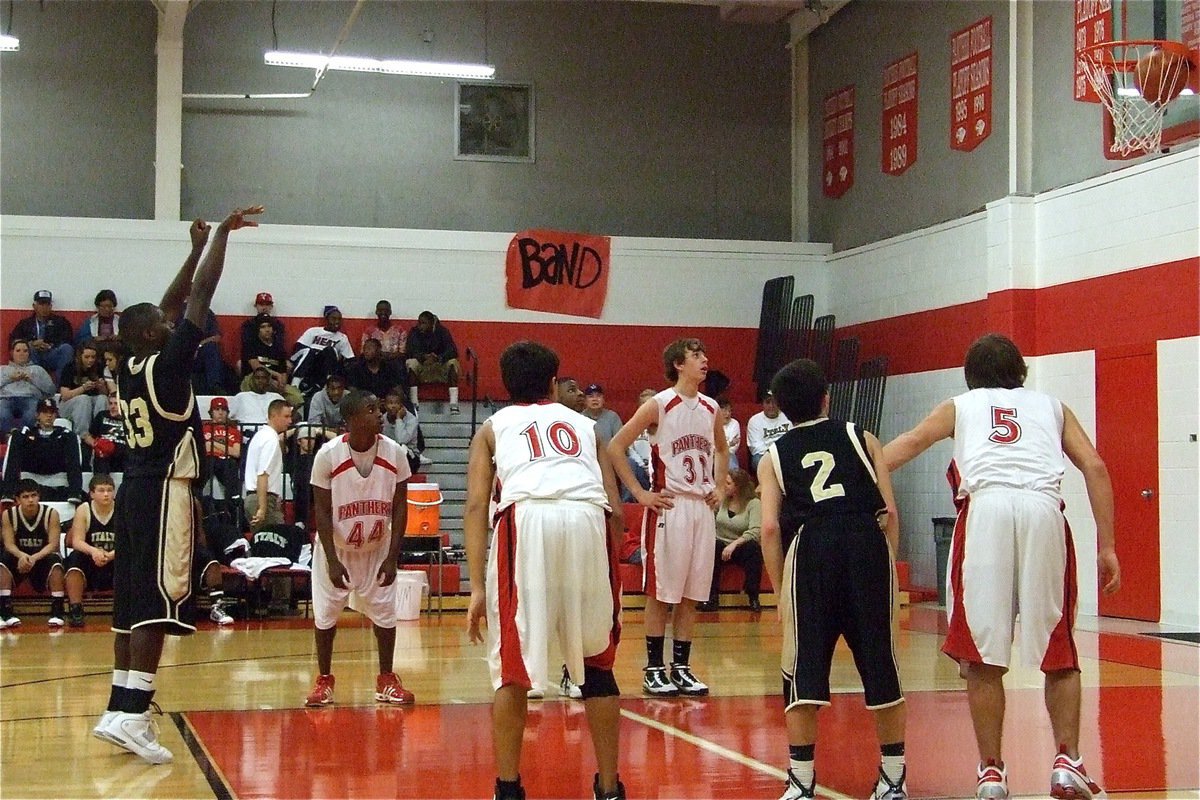 Image: Point made — T.J. Cockran(33) drops in a free-throw to help complete the JV Gladiator comeback win 43-39 over Maypearl.