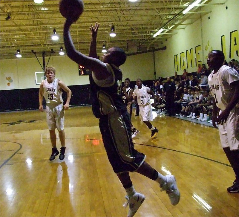 Image: Mayberry has moves — Italy’s Darol Mayberry(13) slides down the baseline and floats one in for two.