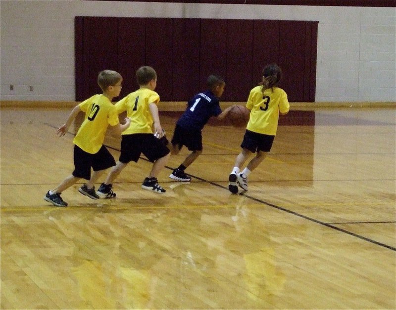 Image: Almost had him — Italy Yellow’s Kort Holley(10), Bryce Deorde(1) and Evie South(3) try to triple trap a Hillsboro dribbler.