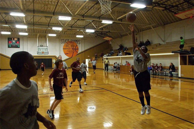 Image: Cameron to Kenneth — Cameron Carter leaves a bounce pass for teammate Kenneth Norwood, Jr. who scores the bucket to finish the 2-on-1 fast break.