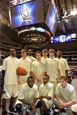 Image: Ready to go — Italy Gladiators’ hoop-stars are about to charge onto the Dallas Mavericks home floor and take on the Mineral Wells Rams: Top row: Heath Clemons, Jase Holden, Devonta Simmons, Brandon Souder, Cole Hopkins, Colton Campbell and Larry Mayberry, Jr. Bottom row Jasenio Anderson, De’Andre Sephus and Ryan Ashcraft.