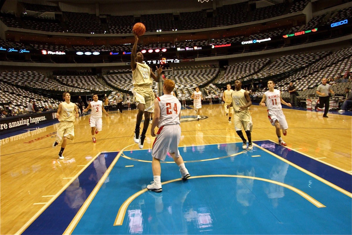 Image: Clear for takeoff — Gladiator Devonta Simmons(10) rises over Ram defender Matt Tincher(24).