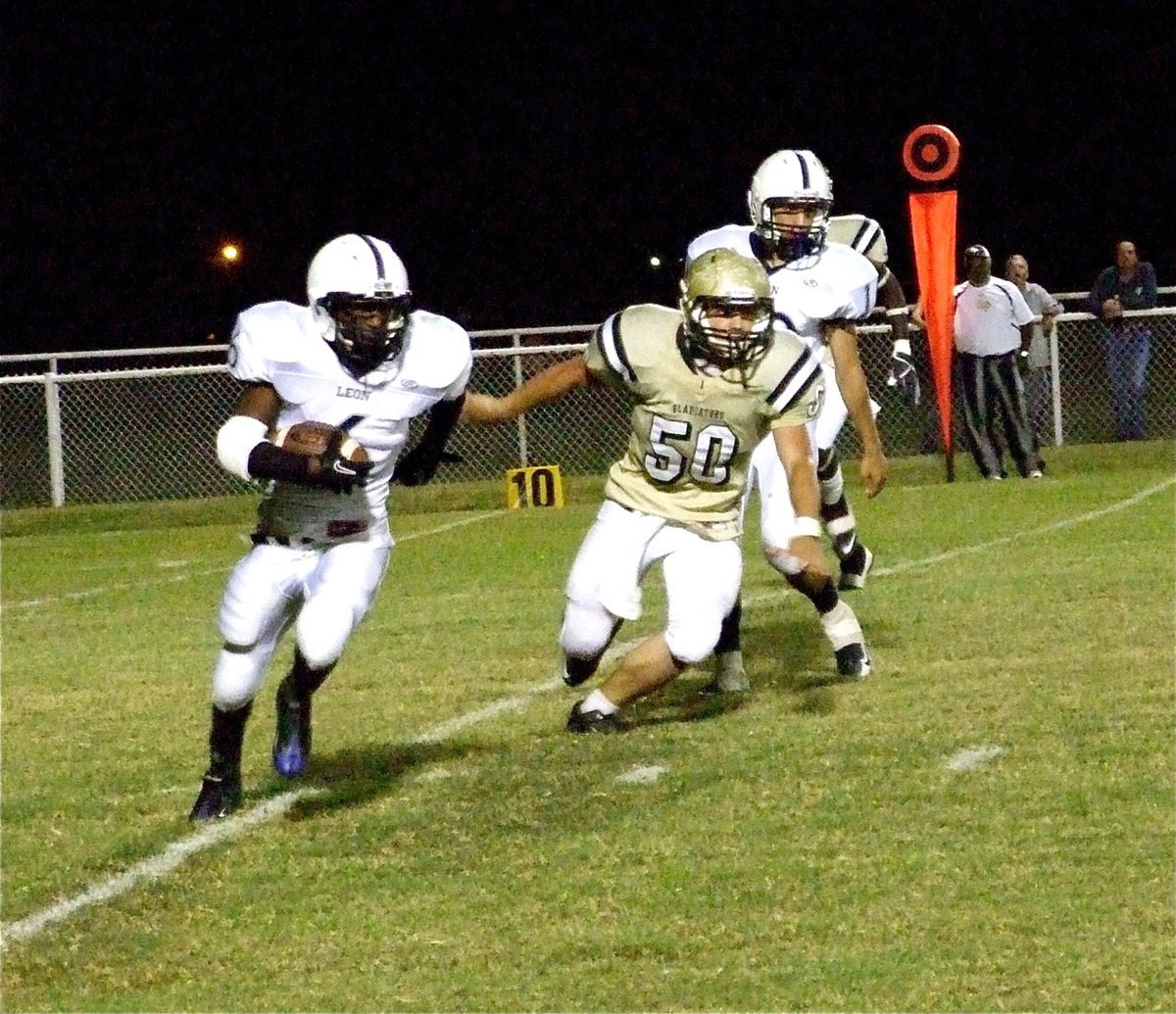 Image: The chase is on — Leon Cougar Jay Hayes(6) is being chased by Italy Gladiator Ethan Simon(50).