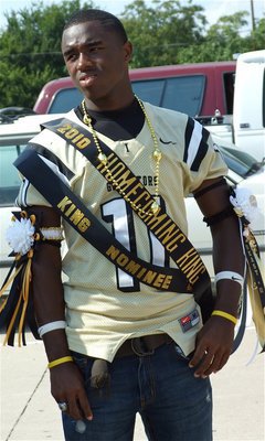 Image: The ‘Beast’ is King — Senior Jasenio ‘Beast’ Anderson(11) goes from nominee to Italy’s 2010 Homecoming King during the pre-game pep rally.