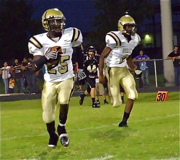 Image: Italy’s Corrin Frazier intercepts a pass against the Palmer Bulldogs — Italy Gladiator Corrin Frazier(25) intercepts an arrant Palmer pass and advances the ball to the Bulldog 35-yard line as teammate Heath Clemons(2) looks for a Bulldog to block. Frazier also had a pass deflection, two tackles and recovered the second half kickoff after the Bulldogs fumbled to help lead Italy to a 27-7 win over Palmer.