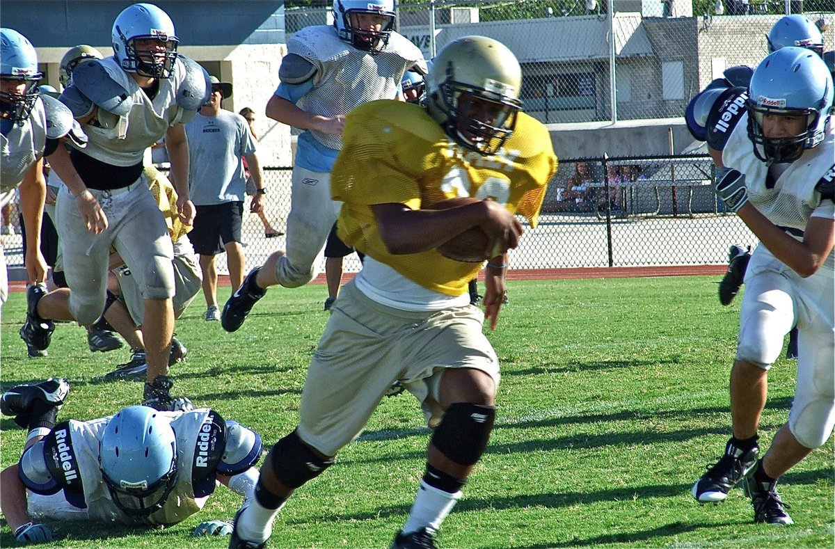 Image: There he goes again — After a 70-yard touchdown run on the first play in last weeks scrimmage against Valley Mills, Jalarnce Jamal Lewis goes 73-yards on Italy’s second carry in the JV scrimmage against Reicher. Lewis would later add another 70-yard touchdown run and finished with 3-touchdowns on the day.