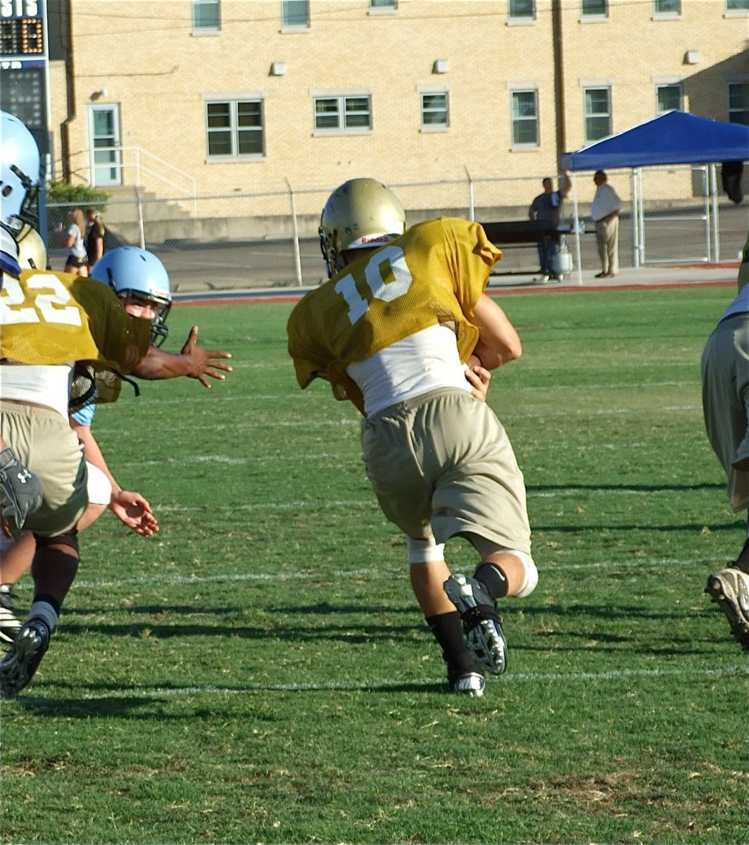 Image: Chase drives thru — Italy’s Chase Hamilton(10) finds a running lane thru the Cougars’ defense during the JV game.