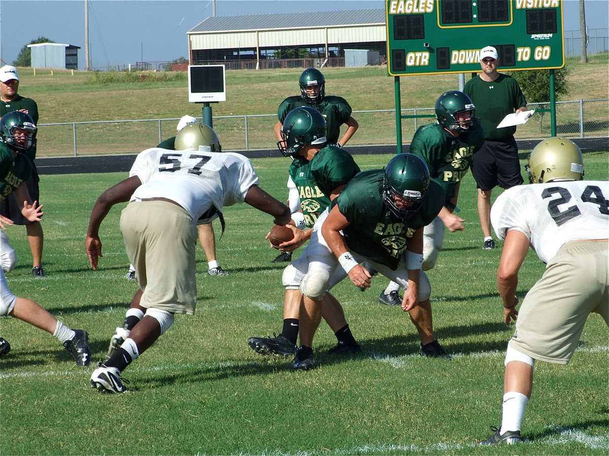 Image: Larry fires off — Linebacker Ethan Saxon backs up Larry Mayberry(57) who charges into the Valley Mills backfield.