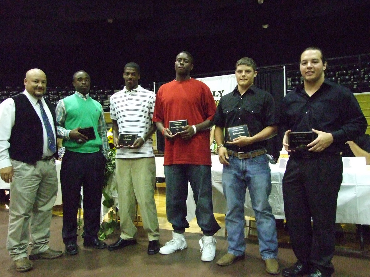 Image: Football bosses — Recipients of the football honors: (R-L) Coach Craig Bales, Jasenio Anderson, John Isaac, Larry Mayberry, Ethan Simon and Zach Hernandez.