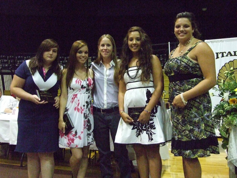 Image: The power of softball — Coach Jennifer Reeves gives the awards. (L-R) Meredith Brummett, Drew Windham, Reeves, Alyssa Richards and Cori Jeffords.