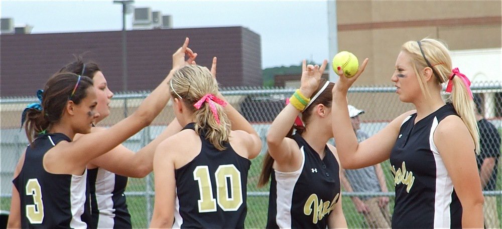 Image: “Doo-ay” — The Lady Gladiators are just 1 out away from claiming the Bi-District Championship.