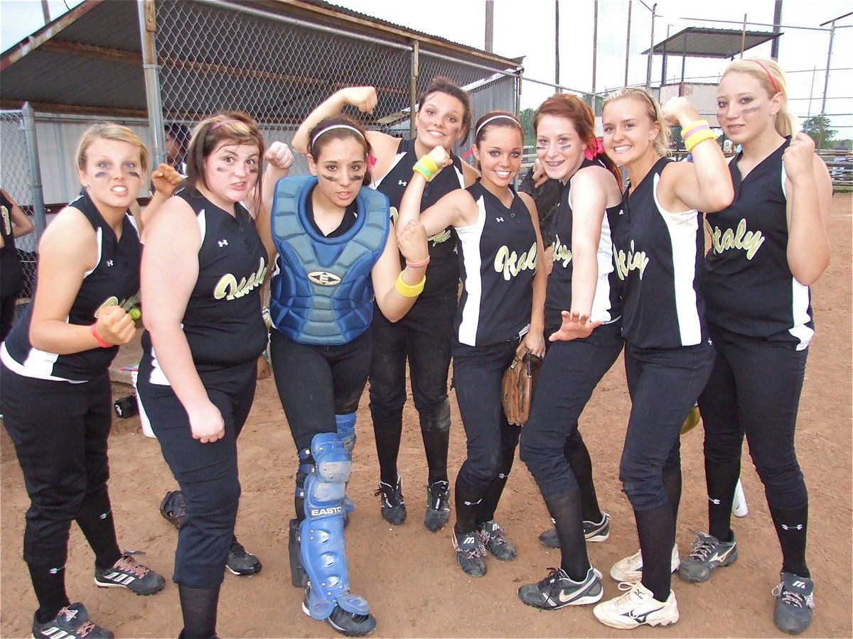 Image: Italy dominates — Casi Jeffords, Meredith Brummett, Alyssa Richards, Cori Jeffords, Drew Windham, Bailey Bumpus, Courtney Westbrook, Megan Richards and the rest of the Italy Lady Gladiators softball team flexed their muscle against Dawson.