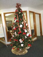 Image: CNB’s Angel tree — Stop by Citizen National Bank of Texas(CNB) in downtown Italy and select an Angel or make a cash donation in envelopes that help decorate the Angel Tree. All gift donations will need to be delivered unwrapped to the CNB by Thursday, December 17.