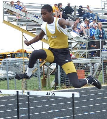 Image: Devonta takes first — Italy Gladiator Devonta Simmons logs some frequent flyer miles on his way to Area in the 300m hurdles.