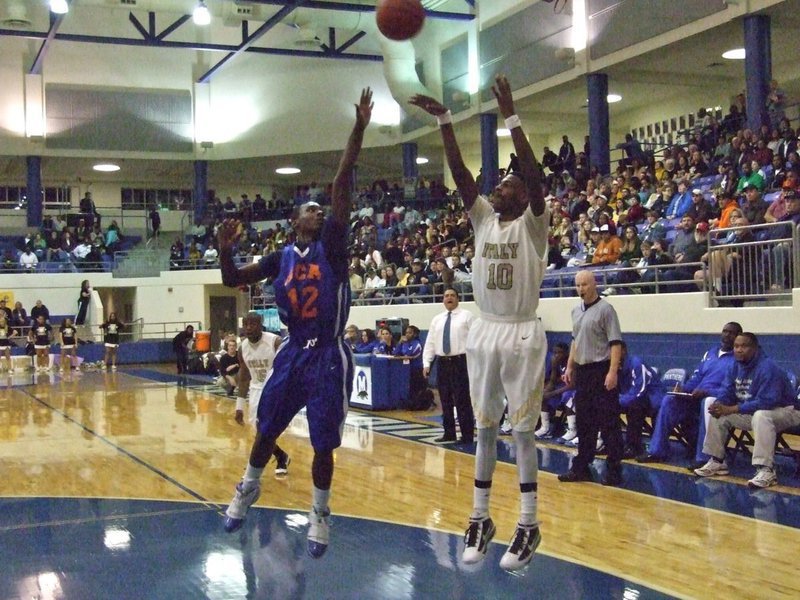 Image: Old reliable — When Italy needs points, John Isaac(10) always provides the spark.