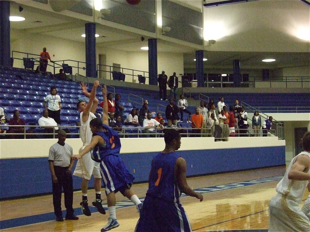 Image: Jase’s buzzer-beater — Jase Holden(33) ended the 1st half of the Regional Quarterfinal Championship game with a buzzer-beating 3-pointer to give Italy a 44-31 halftime lead.