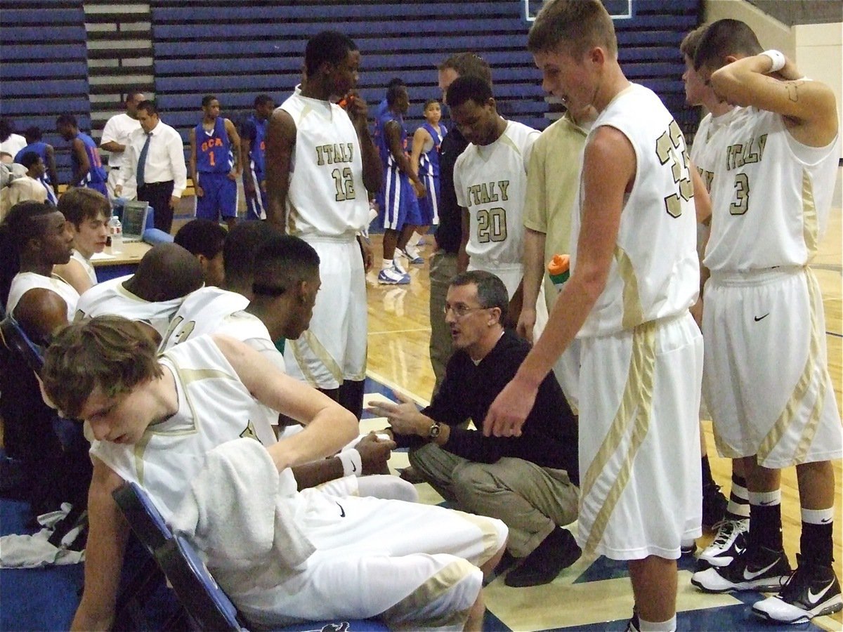 Image: Let’s end this — Italy head coach Kyle Holley encourages his players to wrap this game up and pack our bags for Abilene.