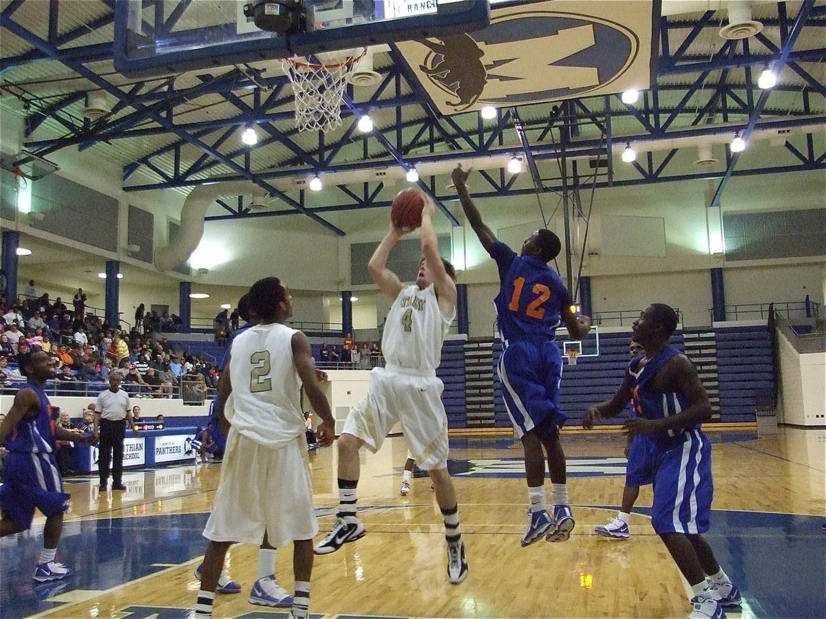 Image: Ryan rebounds — Italy’s Ryan Ashcraft(4) rips down a rebound and puts a shot back up against the Gators.