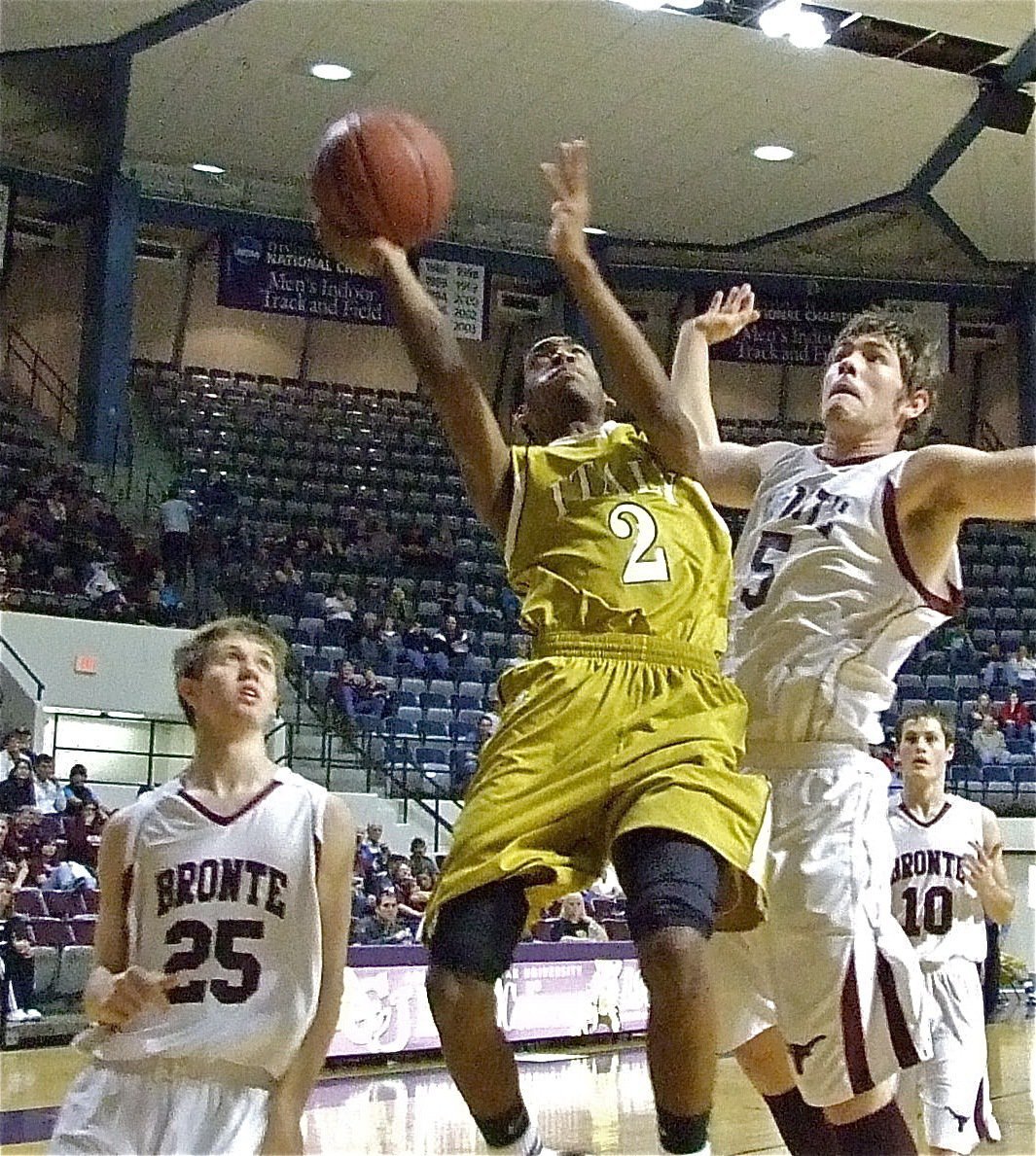 Image: Heath Clemons(2) tries to steer clear of Longhorn defenders — Heath Clemons(2) busts out of the gates against the Bronte Longhorns to help Italy take a 34-31 lead at the halftime break of the regional final game.