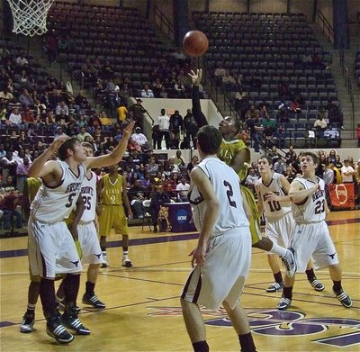 Image: Jasenio scores — Anderson pushes his way into the middle of the Longhorn defense to put up a shot.