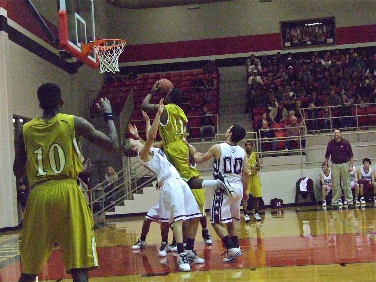 Image: Jasenio breaks thru — Italy’s Jasenio Anderson(11) finds a crease in the bearcat defense about as wide as Cranfills Gap (a small town the bus passed thru on the way to the game).