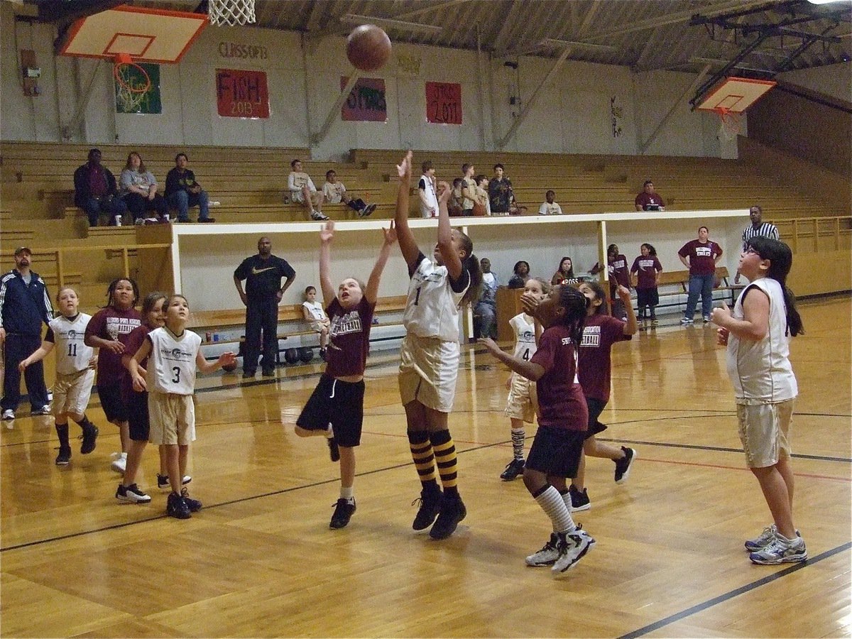 Image: Emily takes over — Emily Cunningham(1) puts in 6 of her 13-points in the 4th quarter while Brycelen Richards(11), Haley Jones(3), Karley Nelson(4) and Jenna Holden(14) move in.