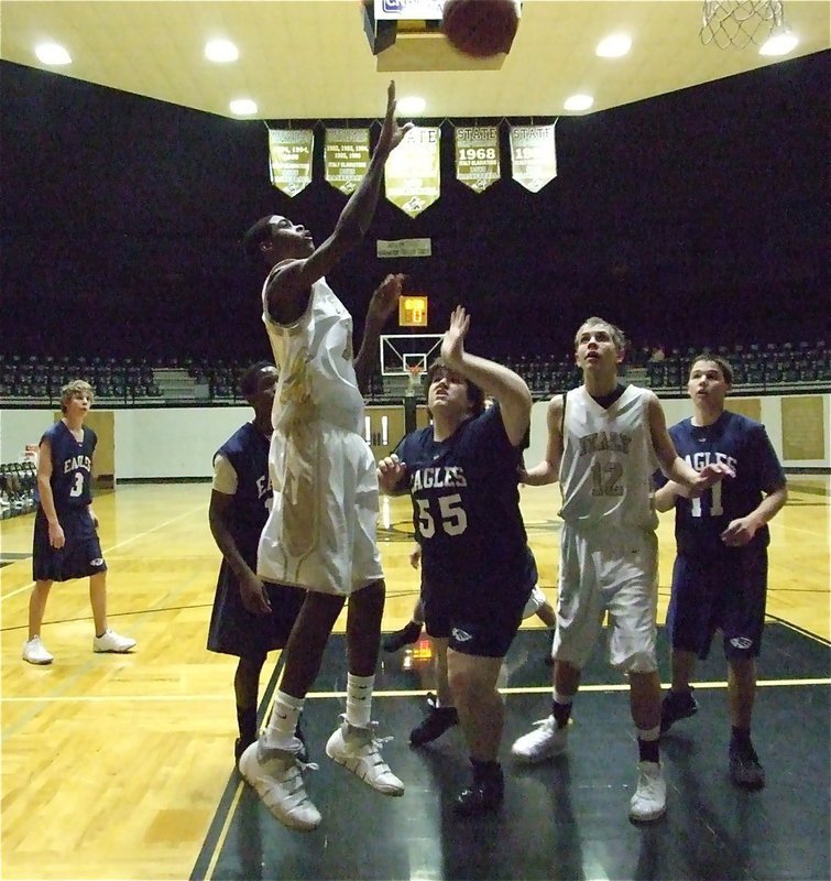 Image: Unfair advantage — Devonta Simmons(10) has an unfair height advantage over Waxahachie Advantage.