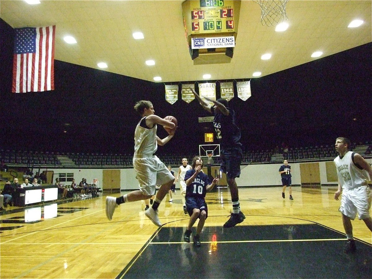 Image: Cole dishes to Kyle — Cole Hopkins(12) is a point guard trapped in a center’s body.