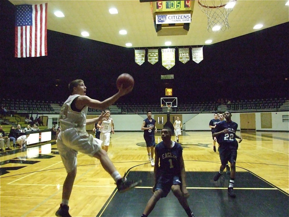 Image: Kyle flips it up — Italy’s Kyle Jackson(50) flips up a shot against the Eagles.