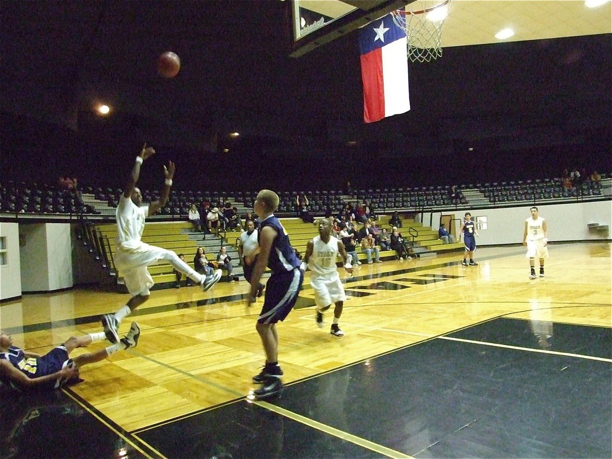 Image: Are you kidding? — John Isaac(10) hits this incredible shot with Eagles flocking around him.