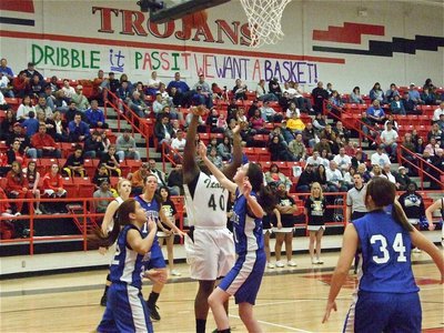 Image: Reed hits inside — Italy’s Jimesha Reed(40) was just too strong for Bosqueville big girls.