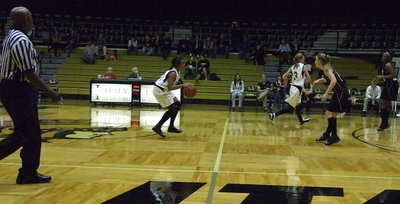 Image: Birdsong Battles — Kyonne Birdsong #10 looks for a way into the hoop.