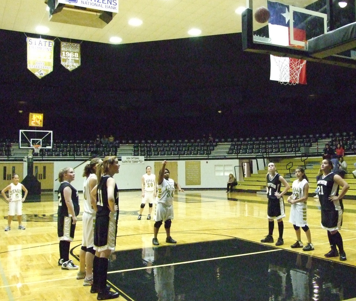 Image: Khadija Davis — JV’s Davis made her free throw.