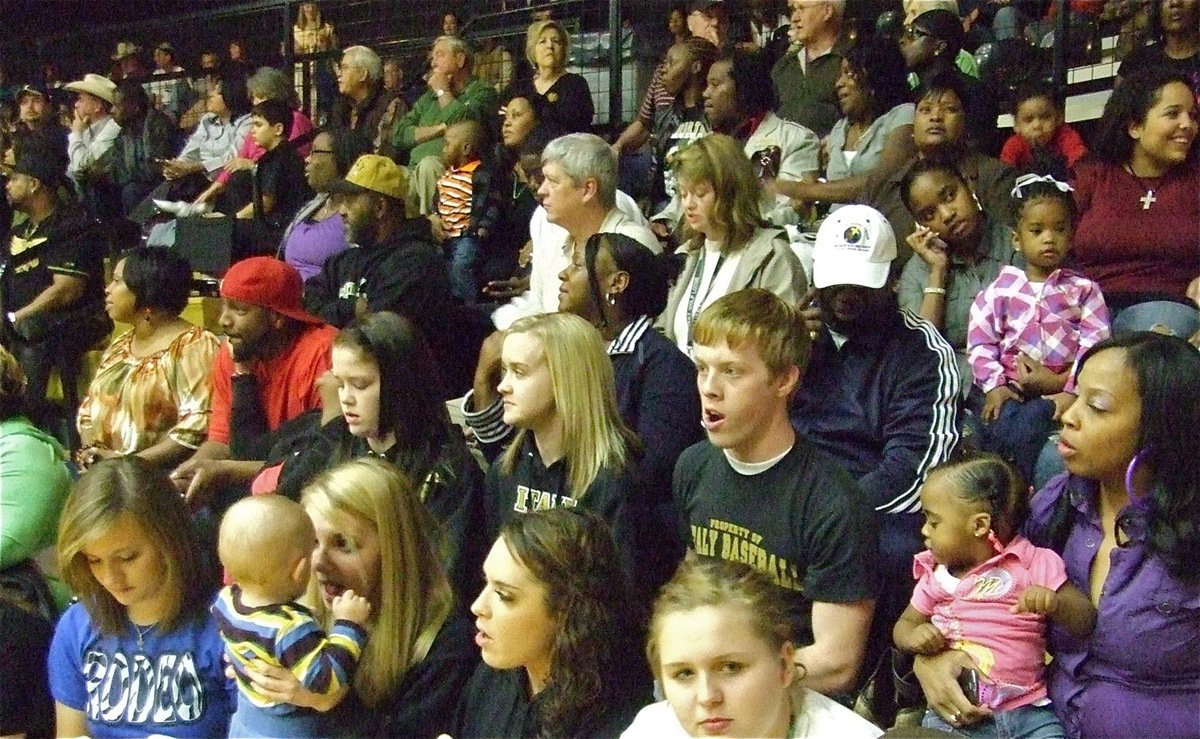 Image: Fans enjoyed “Pack The Dome Night” inside Italy Coliseum — Italy’s teams used “Gladiator Nation” to their advantage on Tuesday against Itasca.